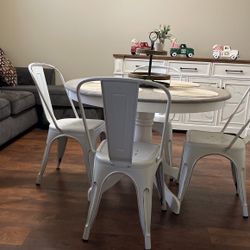 Very Nice Vintage 4  Chairs  And The Table 