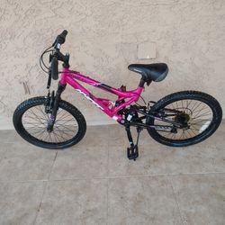 Girls Magenta Colored Bike 