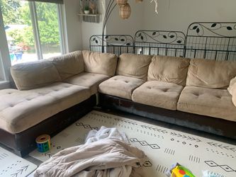free sectional couch. Pick up in federal way.