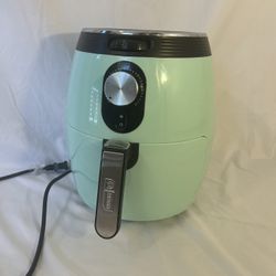 Dash Deluxe Air Fryer And Oven Cooker