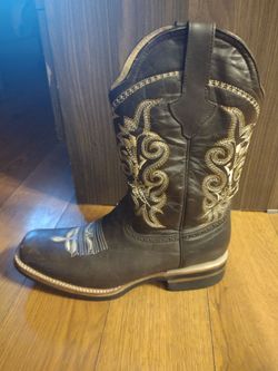 Mens cowboy boots size 8