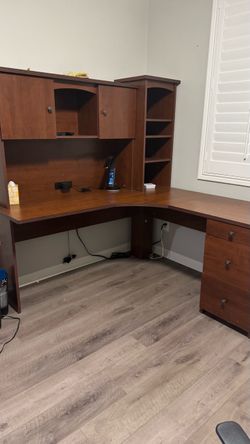 L shape desk with hutch