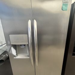 Frigeraire Beautiful Stainless steel Sude By Side Refrigerator