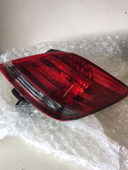 OEM Toyota Avalon 2008 XLS rear tail light RH assembly