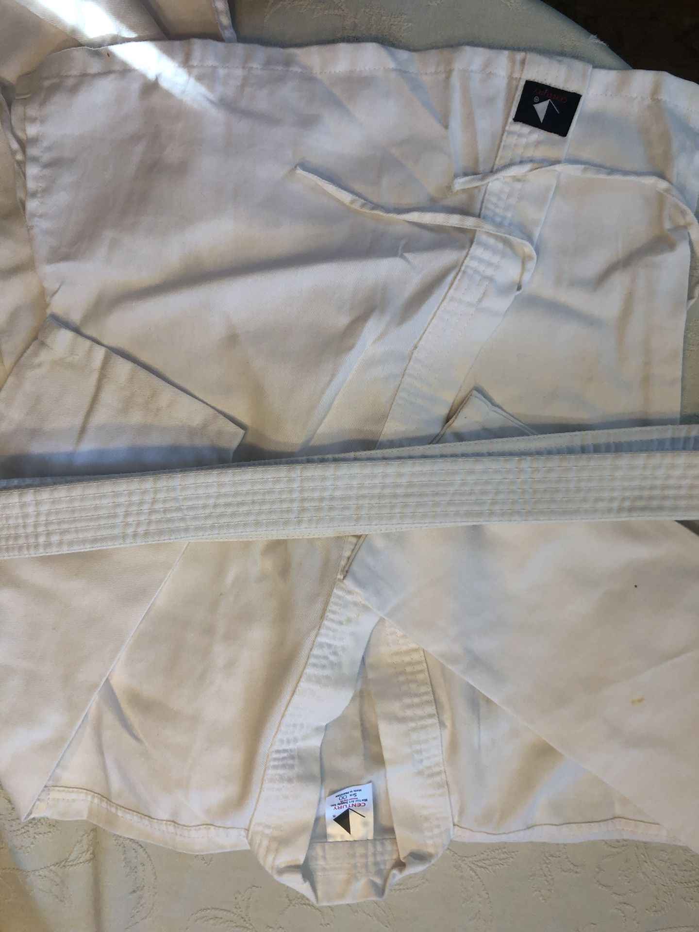 Kids size 00 Martial arts/ Karate white belt outfit