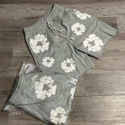 DENIM TEAR SHORTS