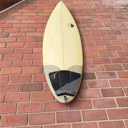 Surfboard - 5’11” 