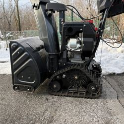 Troy Bilt 28” Tracker Snow Blower 