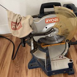 Ryobi 10-inch Compound Miter Saw 