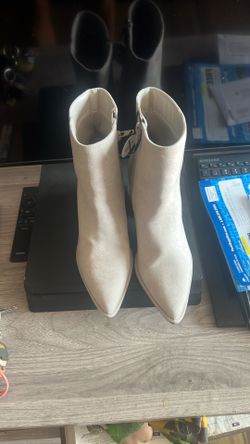 Woman’s Boots Size 6