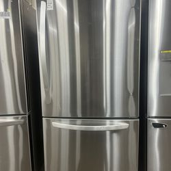 LG Refrigerator 32.8”