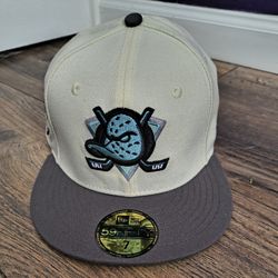 N.W.T  NHL Ducks Hat Size 7 Fitted 