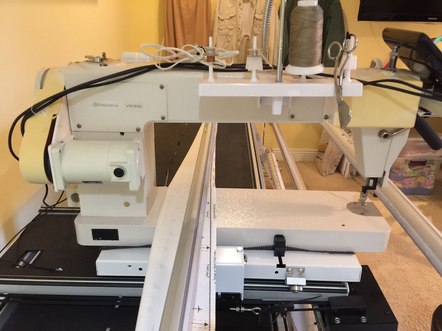 Husqvarna Looks Ng Arm Sewing Machine