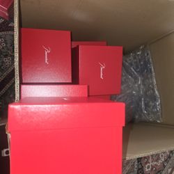 5 Red Gift Boxes Great For Valentines 