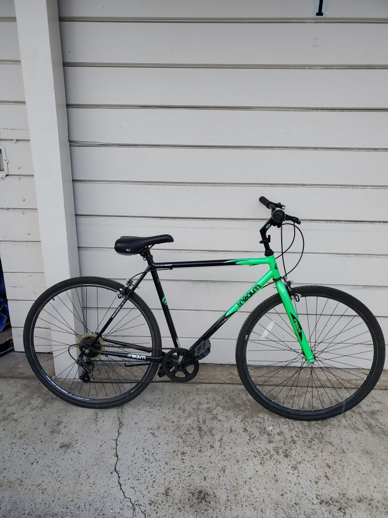 Realm 700 hybrid road bike