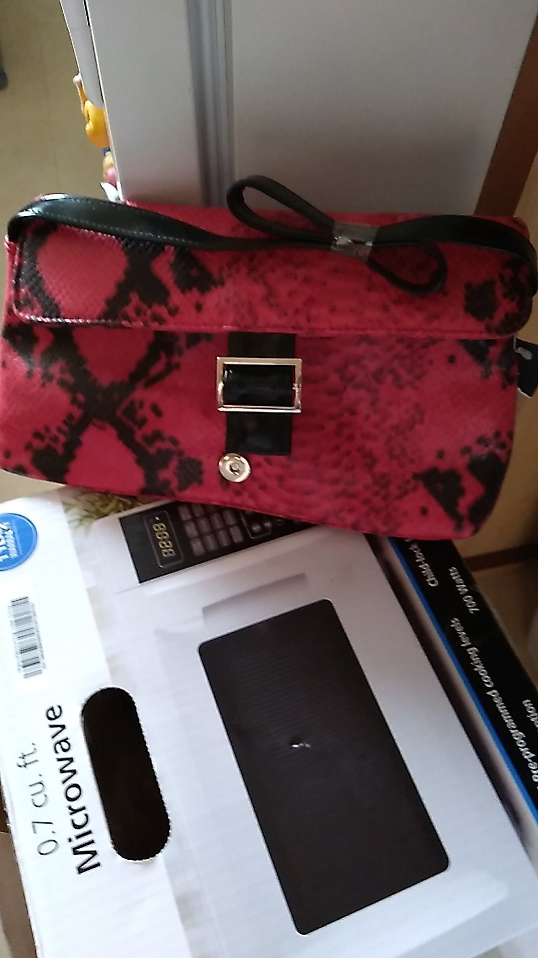 RED AND BLACK PURSE (NEW)