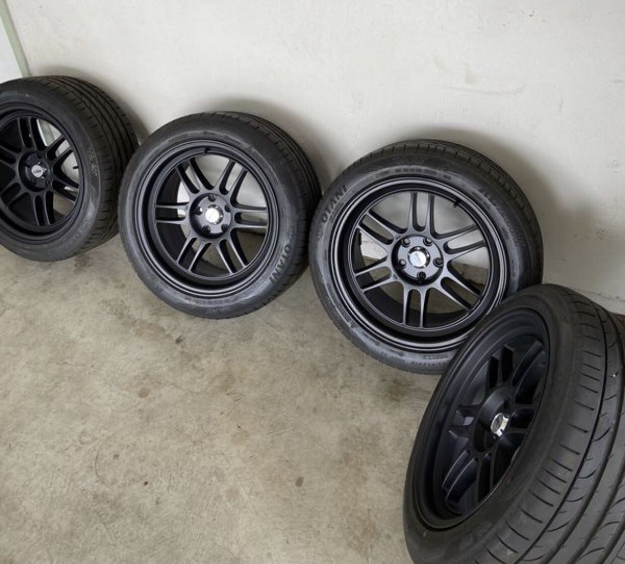 Variis racing wheels (18x8.5) 5x114.3