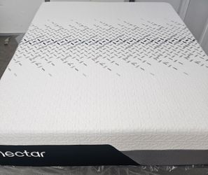 LIKE NEW! Nectar Luxe Queen Mattress - Delivery Available