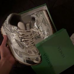 Bottega Veneta size 9 