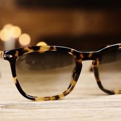 Persol Unisex Brown/Biege Tortoise/ Grey Sunglasses (New) Made In Italy