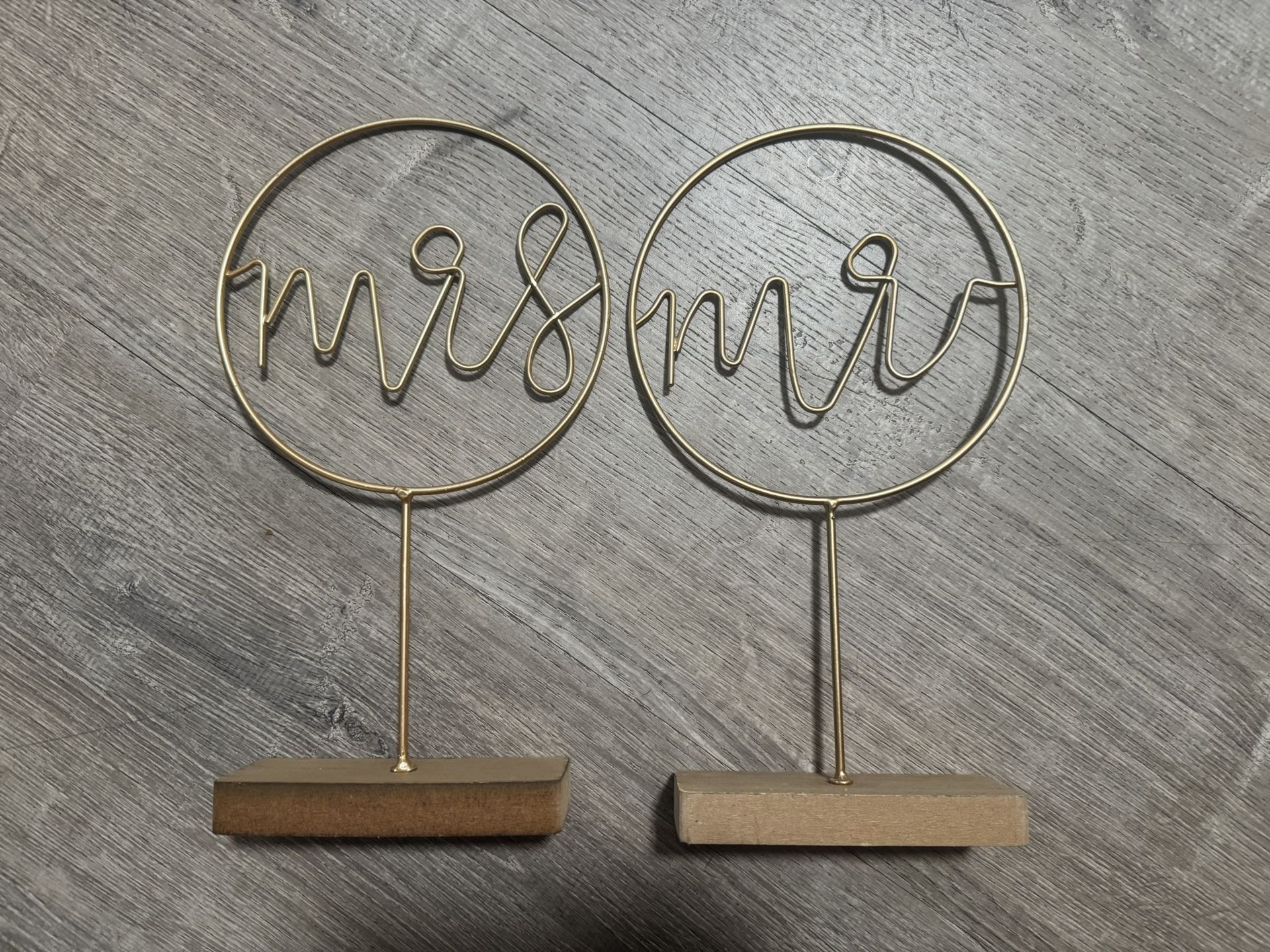 Mr & Mrs Sign
