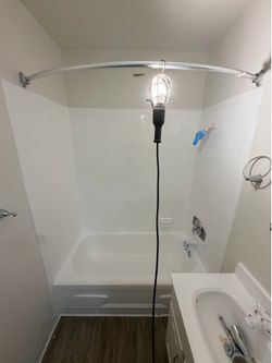 Reglaze bathtub