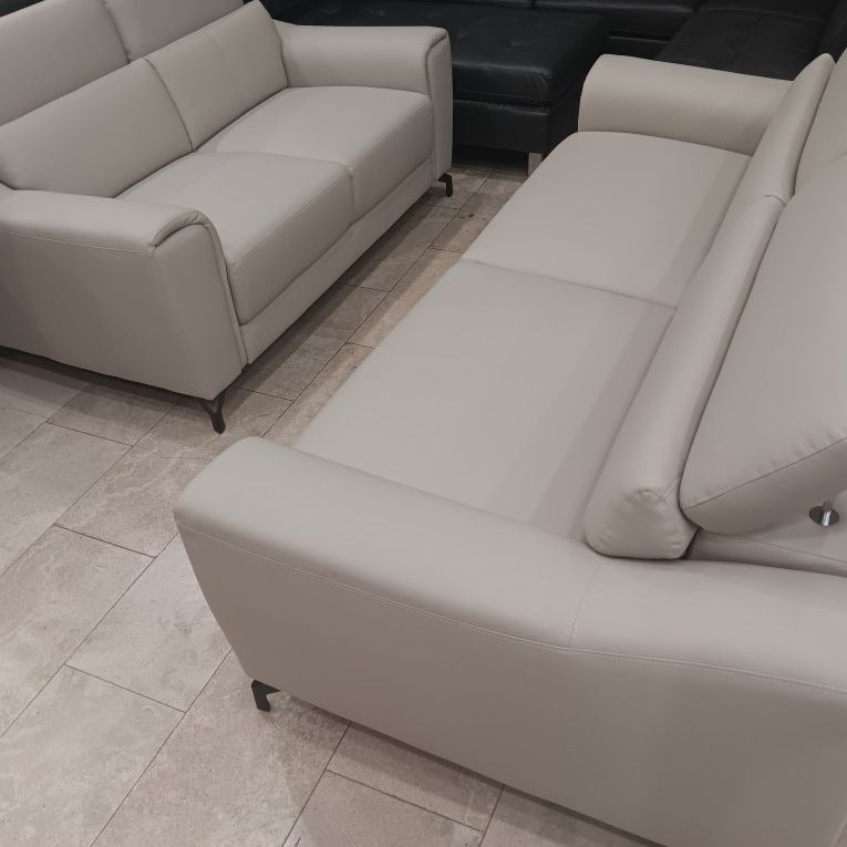 *Manager's Special*---Sardinia Mature Leather Sofa/Loveseat Sets---Limited Inventory!!!---Delivery And Financing Available🫡