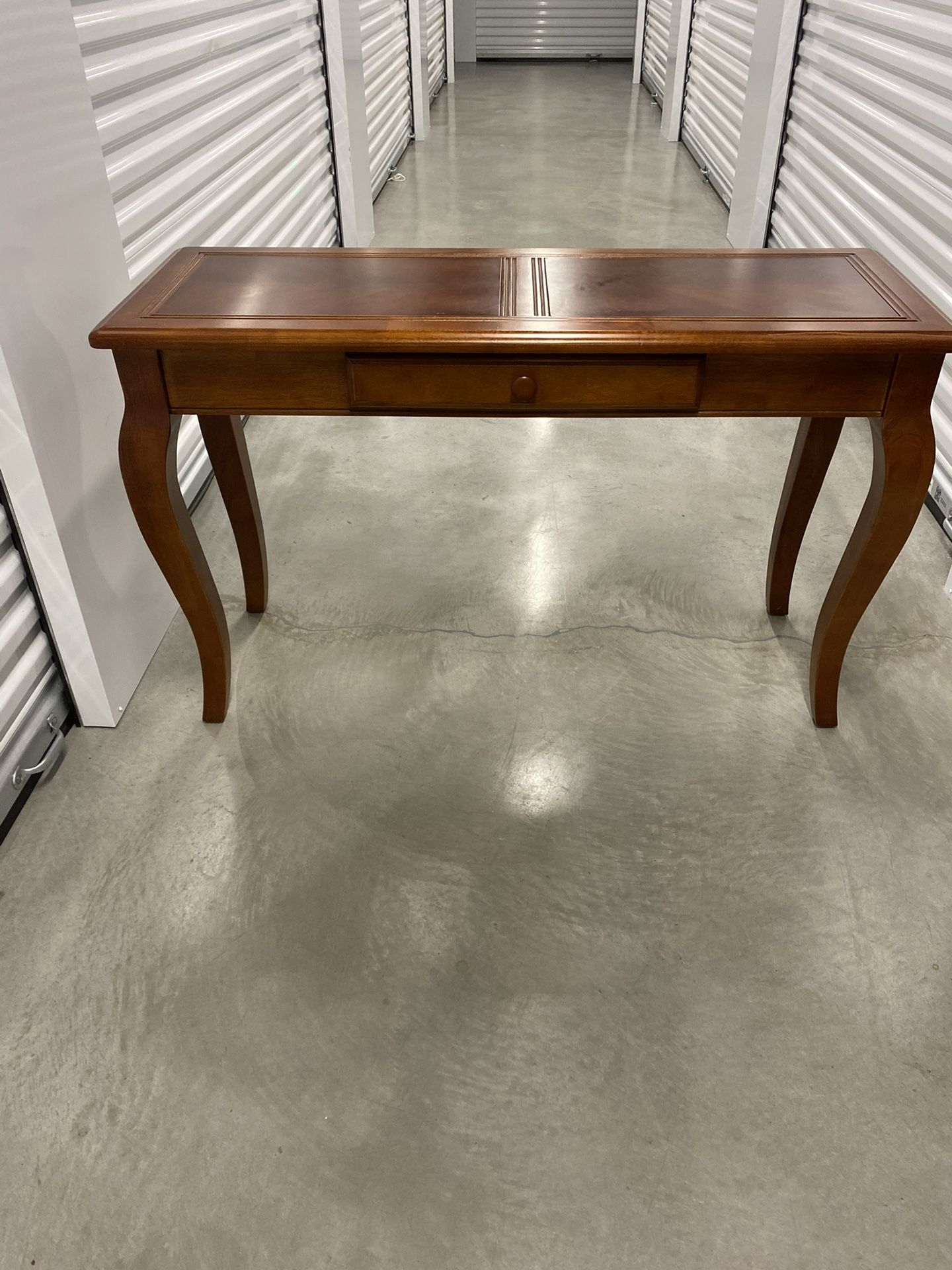 Bassett Furniture Wood Entry Way Console Table