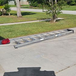 10 FT WERNER ALUMINUM LADDER. LIKE NEW.