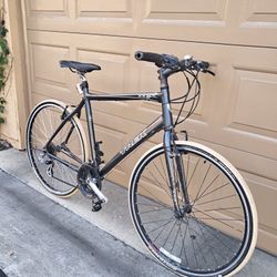 Trek FX 3 Hybrid Bike – Aluminum Frame – Shimano 3x8 – City/Commuter