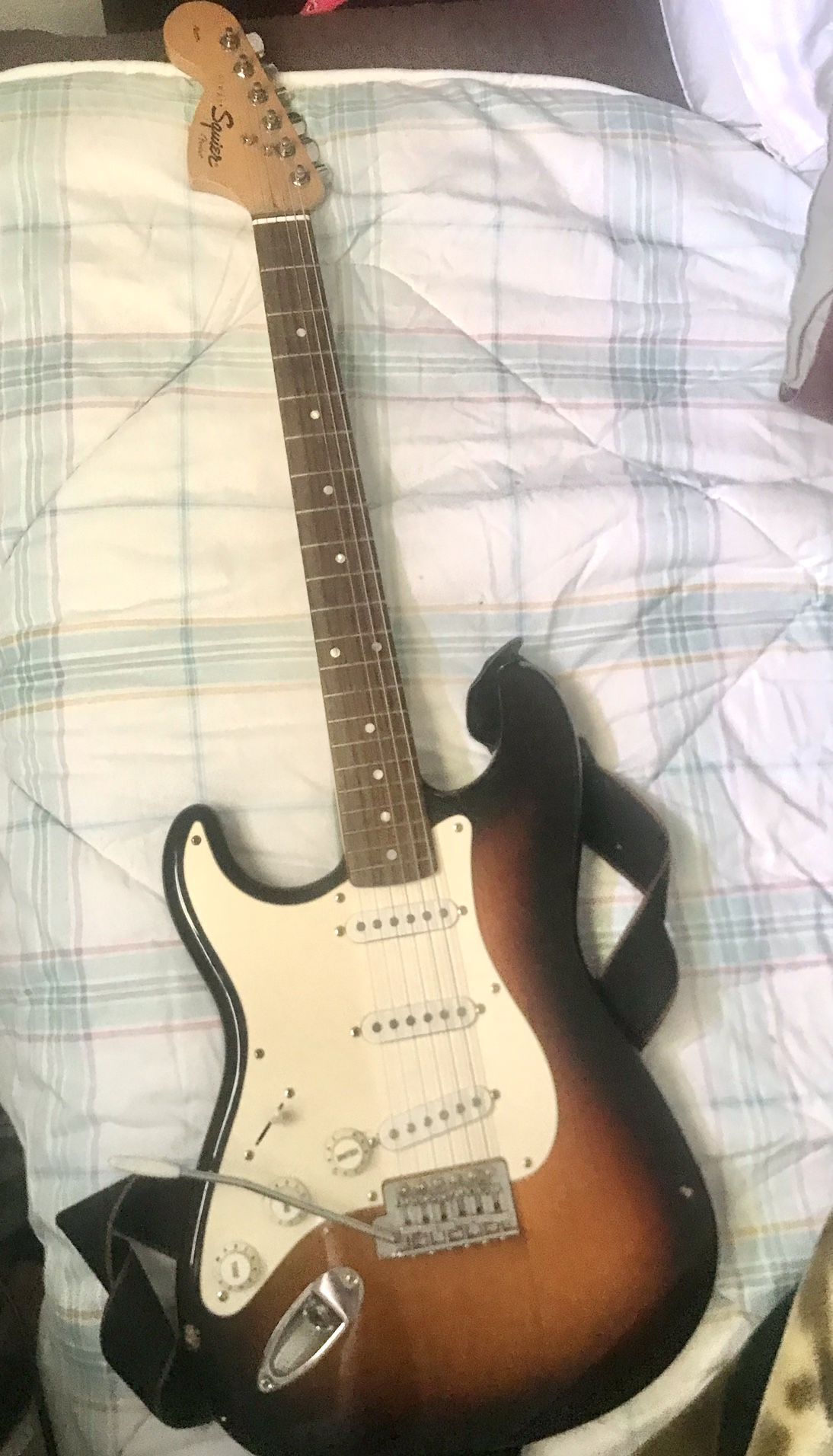 strat SQUIRE: (LEFT HAND) - ELECTRIC GUITAR 