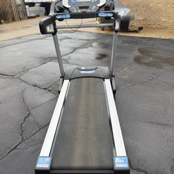 XTERRA FOLDABLE TREADMILL IN EXCELLENT CONDITION.  MANY BELLS AND WHISTLES INCLUDING BLUETOOTH AND COOLING FANS. $175.00  OR BEST OFFER. 