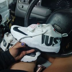 Size 7 Youth Nike Team Hustle 