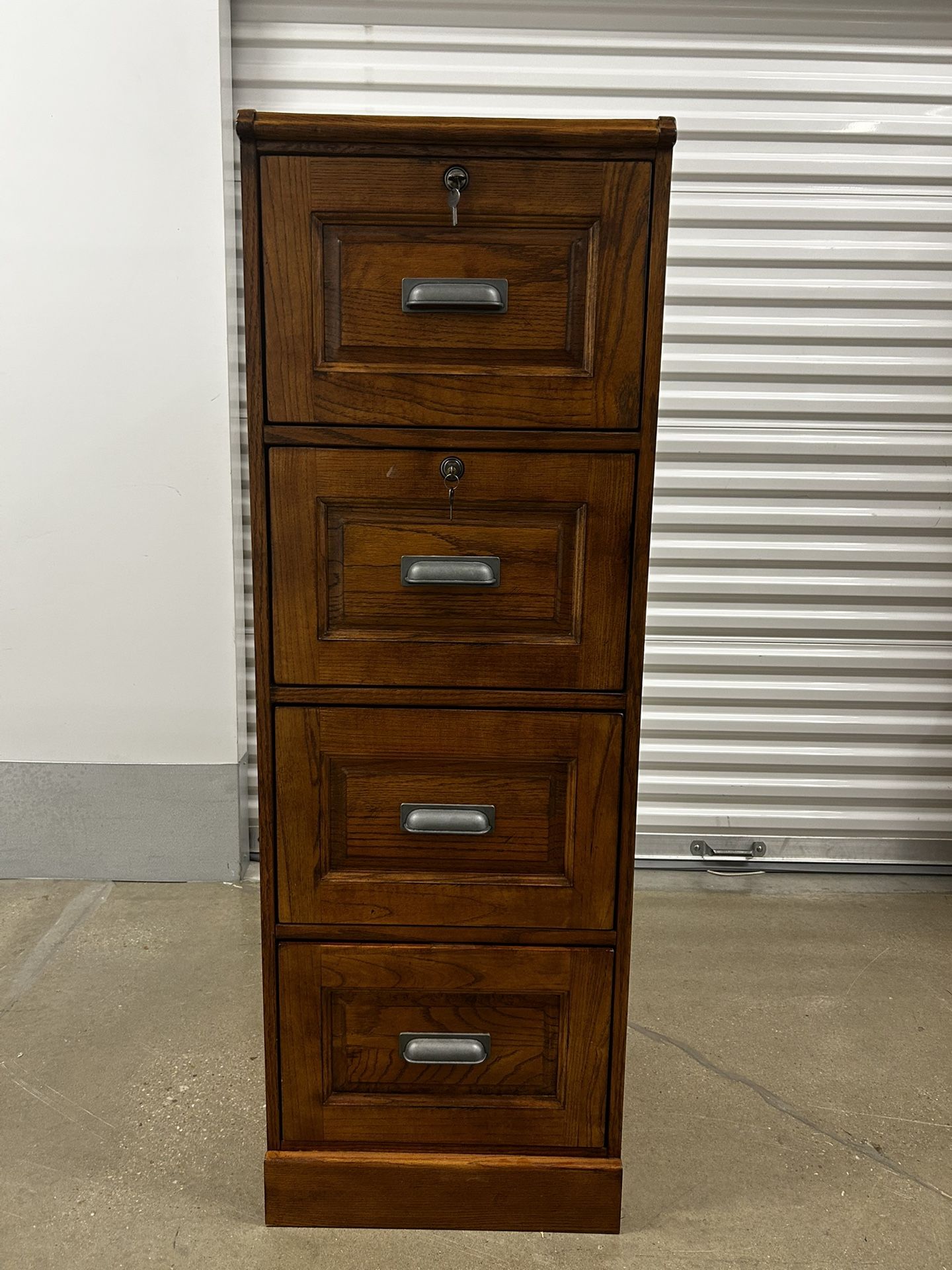File Cabinet With Key 🔑