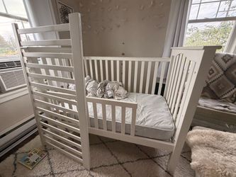 Pottery Barn Kendall Convertible Toddler Bed / Crib & Lullaby Stage 2 Mattress
