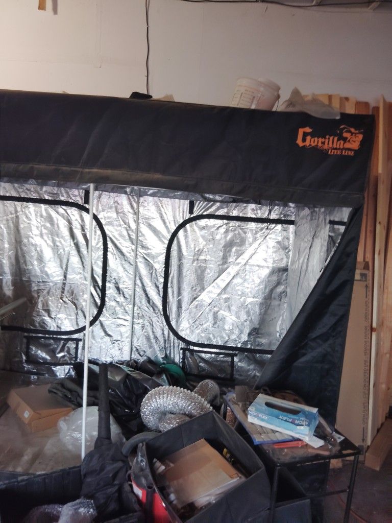 Gorilla Grow -Grow Tent 4x8 ,Bundle