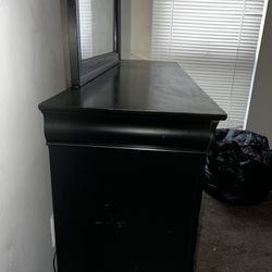 Black Dresser With Mirror must Pick Up $110 OBO