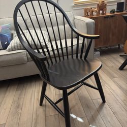 American Windsor Continuous-bow Style Armchair with Spindle Back