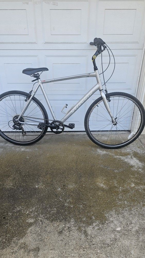 Specialized Crossroads hybrid/comfort bike
