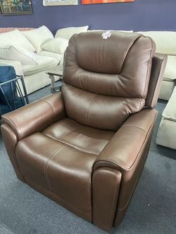 Weslin Leather Zero Gravity Power Recliner with Power Headrest，$280