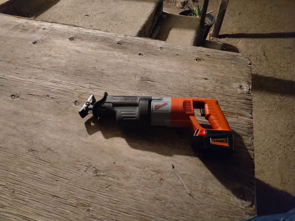 Milwaukee Heavy Duty 18 V Converter Sawzall