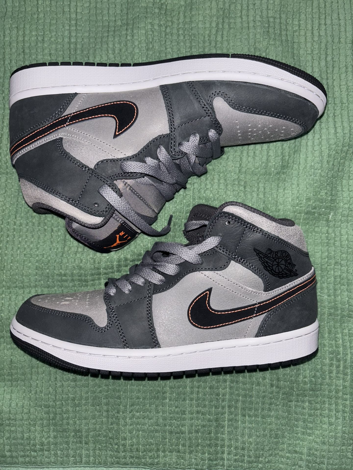 Air Jordan 1 Mid SE ( Night Stadium/ Black)
