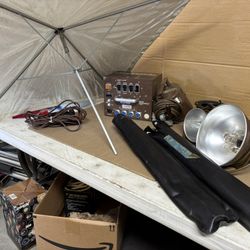 Speedotron D802 800 Watt Lighting System with Case