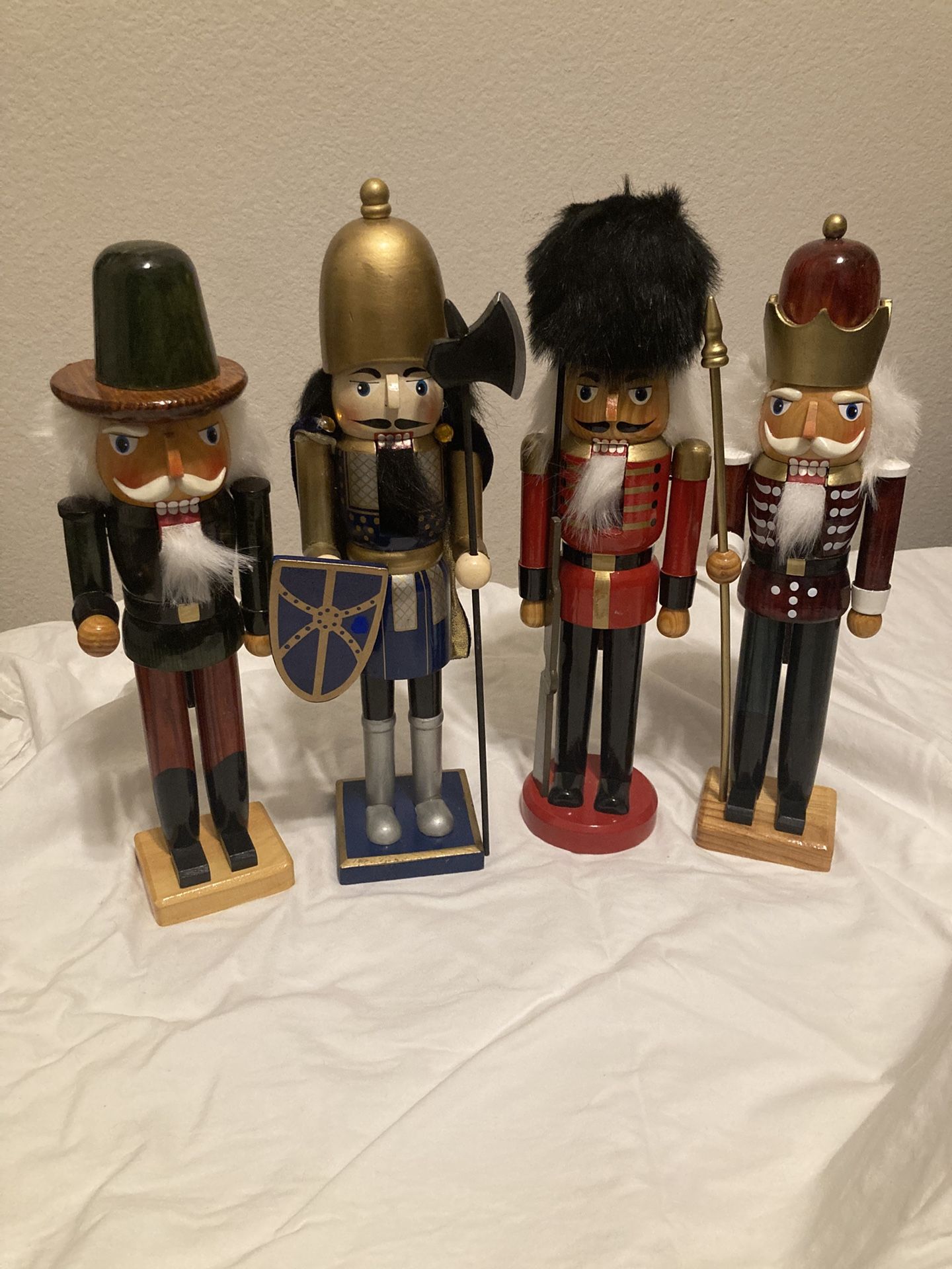 4 Nutcrackers