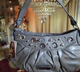 New ladies purse brand Beyoncé and Knowles colors gray and silver!🌺
