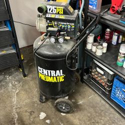 Air Compressor Works Great. 125 Psi 2.5 Hp 21 Gal