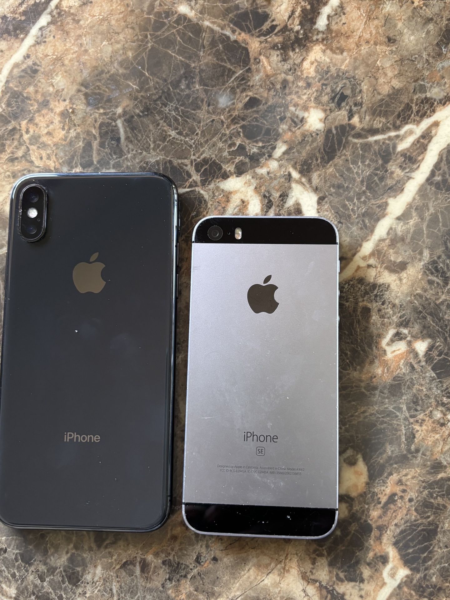 2 iPhones