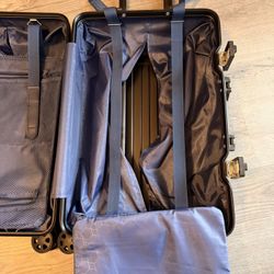 RIIGID 28” Hard Shell Checked Luggage Black