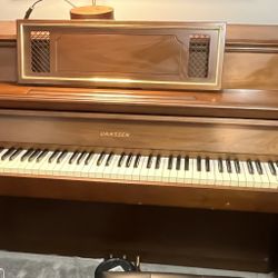 Piano Upright 