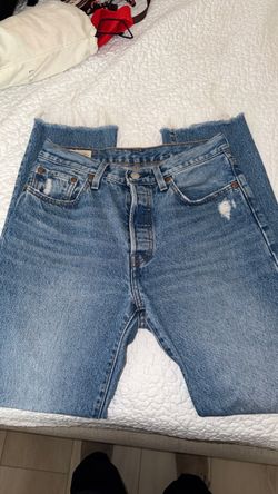 Levi's Medium Wash Distressed Jeans